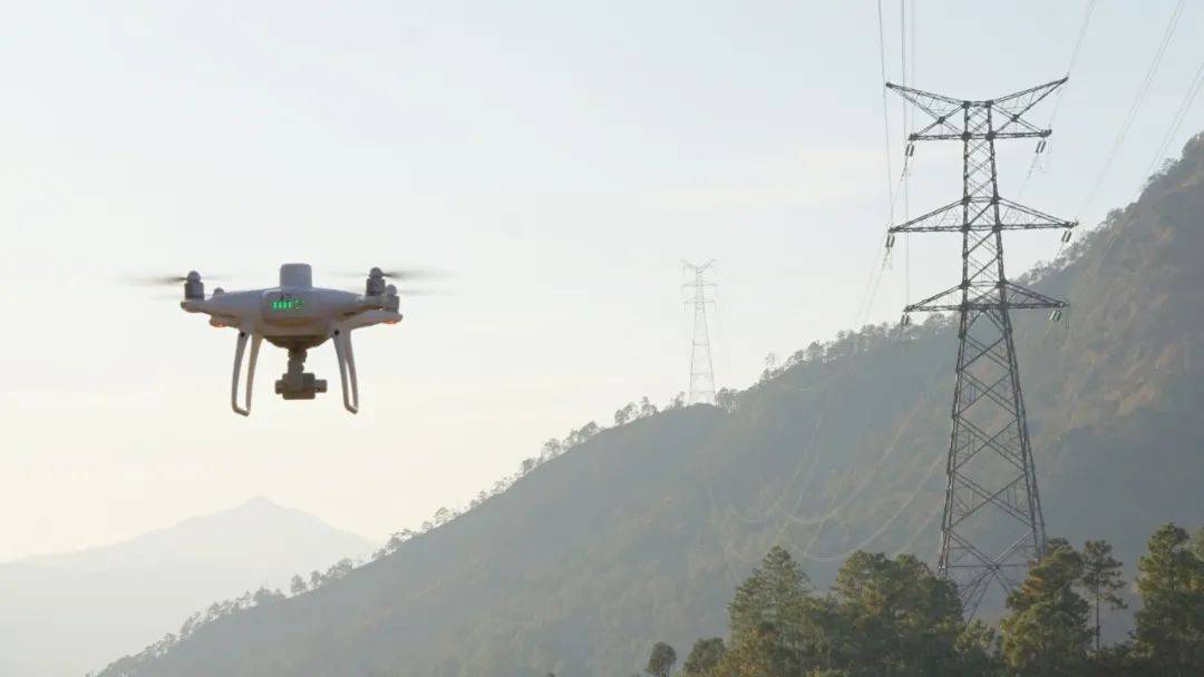 高航|变高航带多好用？大疆精灵4RTK险要地势玩转输电杆塔建模