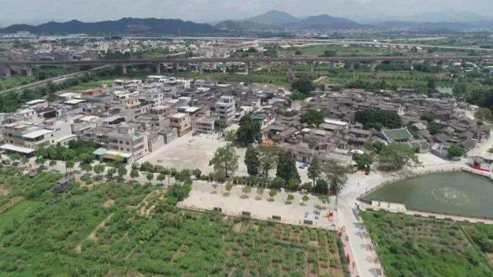 点赞| 澄海隆都这个贫苦户,一家6口人,4个小孩要上学,他是如何敲开