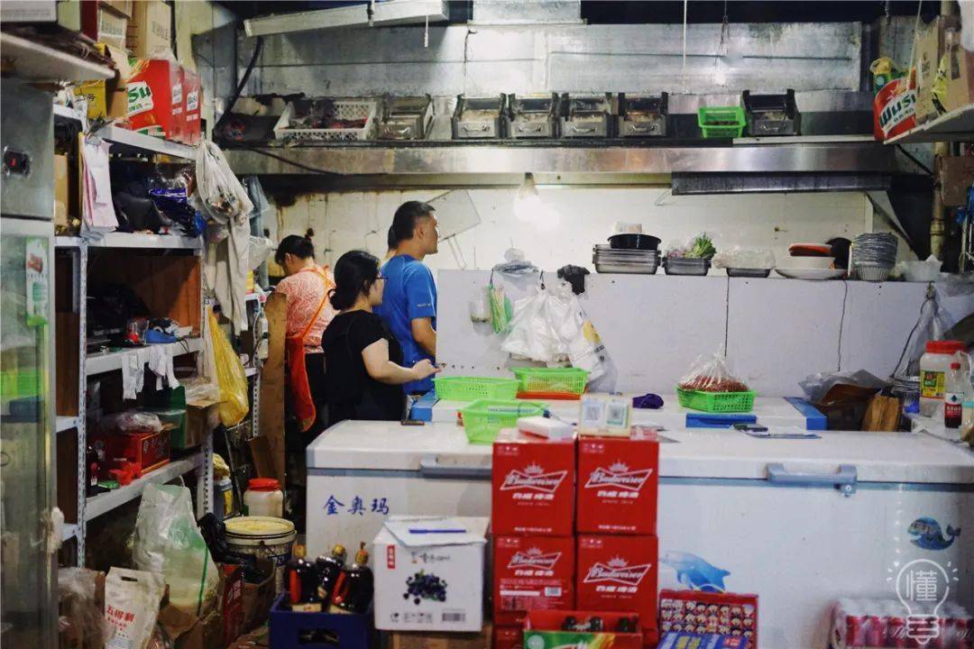 烧烤|才有夏天快乐味道！挤满人的“堕落街”夜排档