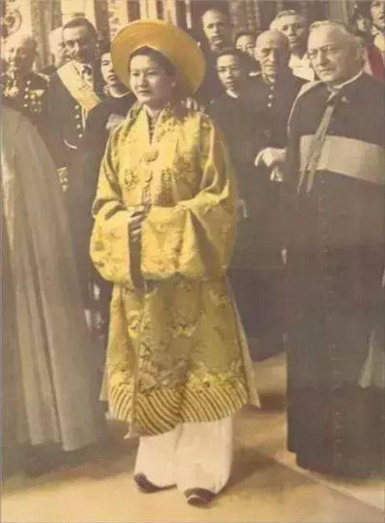 南芳|她为王室连生5子,死后却曝尸荒野!惊艳世界的末代皇后,是如何把自己作死的？