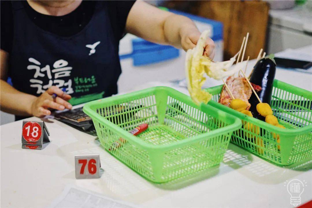 烧烤|才有夏天快乐味道！挤满人的“堕落街”夜排档