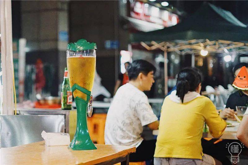 烧烤|才有夏天快乐味道！挤满人的“堕落街”夜排档