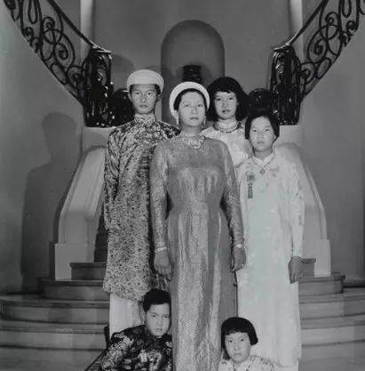 南芳|她为王室连生5子,死后却曝尸荒野!惊艳世界的末代皇后,是如何把自己作死的？