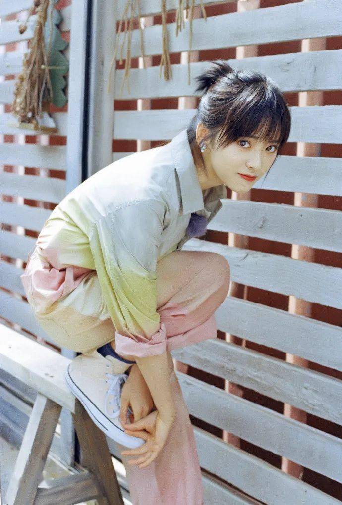 肌肤|金晨、沈月带着《元气水润肌养成秘籍》向你招手！