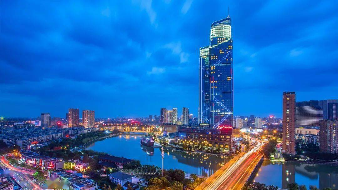 湖州东吴开元酒店是全球十大双子塔之一,湖州地标建筑.