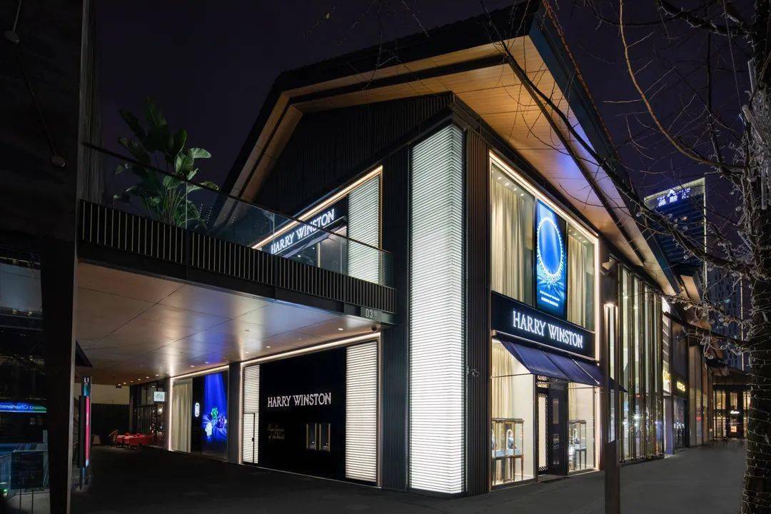 Fendi|七夕预热！Fendi咖啡馆、Dior限时店，大牌打堆来成都过节