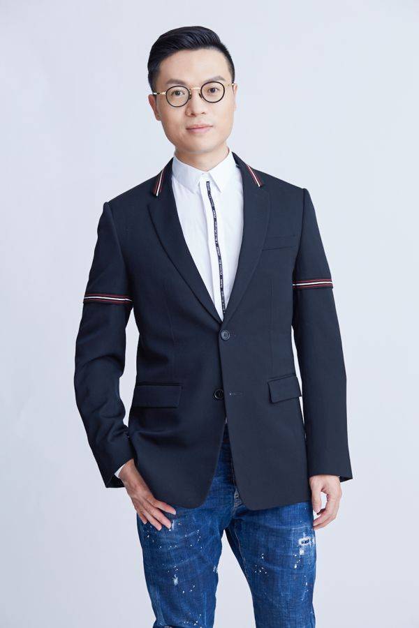 钱帆|海归“创二代”接班红蜻蜓：数字化包装“父亲的事业”之后，他还想“包装父亲”