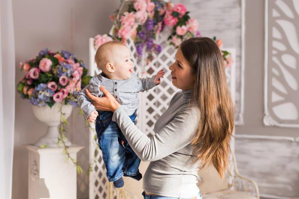 感染了新冠病毒,妈妈们还能进行母乳喂养吗? 感染了新冠病毒,妈妈们还能进行母乳喂养吗?