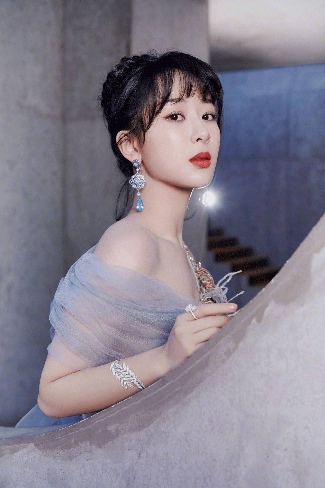 女明星|杨紫，与关晓彤土得不相上下