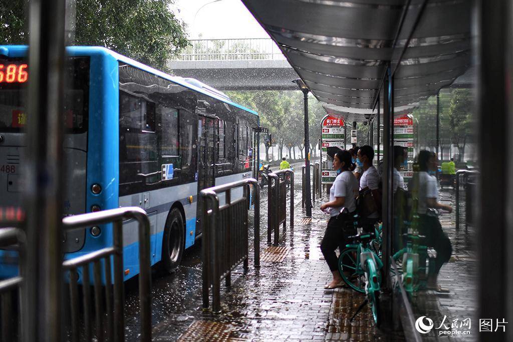 大风|三预警齐发！北京启动重大气象灾害三级应急响应