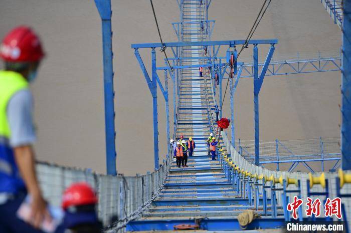 长江|湖北宜昌伍家岗长江大桥进入主缆架设施工