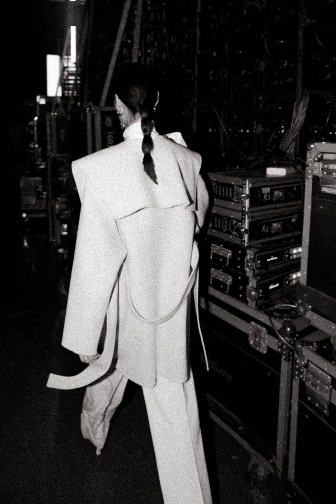 流转|ES MODISH 品牌专场秀 | 一手 · SUN IN SKY国际时尚周(暨SUN IN SKY第七届发布周)