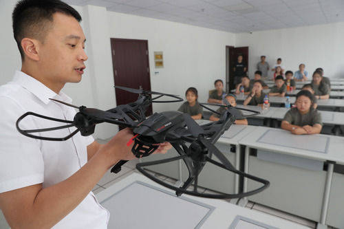 南通|江苏南通：走近无人机 感受新科技