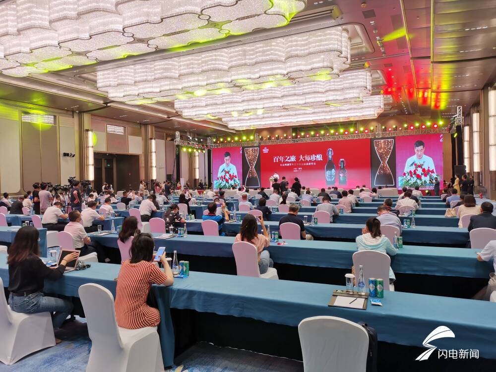 青岛啤酒|青岛啤酒推出“百年之旅”超高端系列产品 拉动消费升级