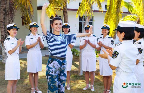 女兵|超燃、硬核、帅炸……致敬中国女兵！军旗有你更鲜艳