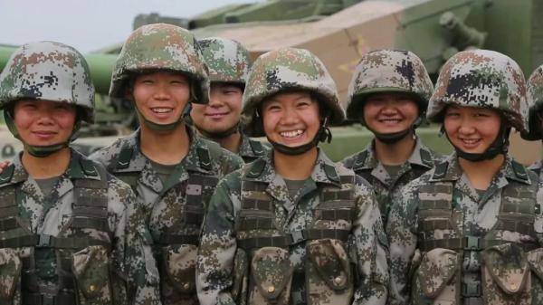 女兵|超燃、硬核、帅炸……致敬中国女兵！军旗有你更鲜艳