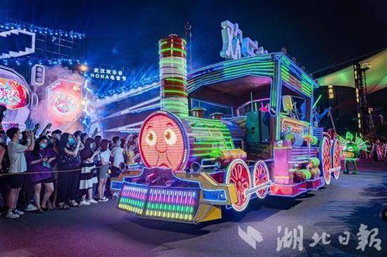 欢乐谷|夜游项目火热助力湖北景区持续升温 景区迎入园小高峰