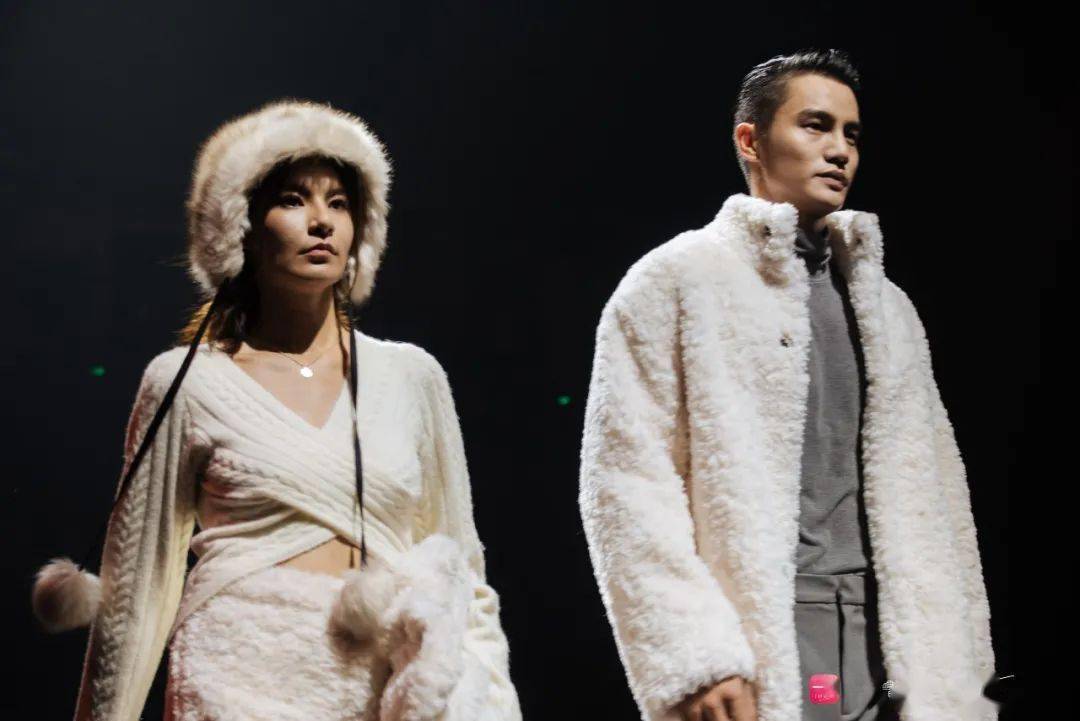 向在|ONI STUDIO 品牌专场秀 | 一手 · SUN IN SKY国际时尚周（暨SUN IN SKY第七届发布周）