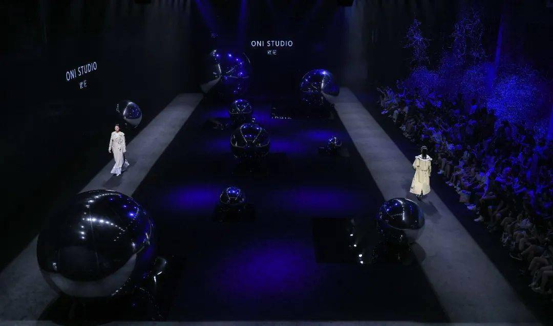 向在|ONI STUDIO 品牌专场秀 | 一手 · SUN IN SKY国际时尚周（暨SUN IN SKY第七届发布周）