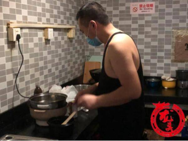 厨房|儿童医院血液内科小厨房：一口锅“熬”出百家滋味