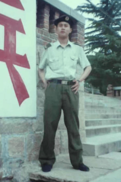 滑动查看军装>姚奇:2007-2009年,服役于上海宝山区91251部队.