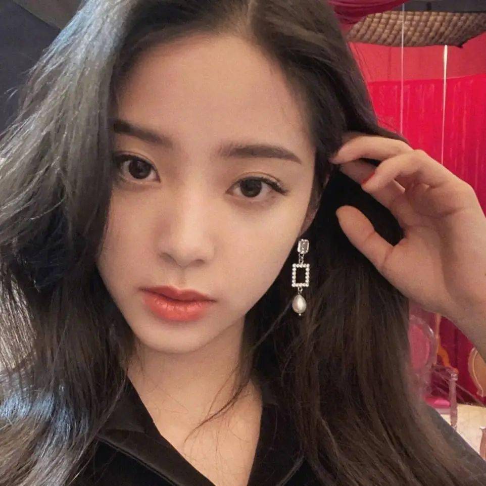 眼影|女明星那些一画成名的妆，学会就是换头术啊！