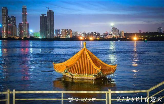 江水中|水位跌至28米以下！黄花矶凉亭亭顶全部露出水面