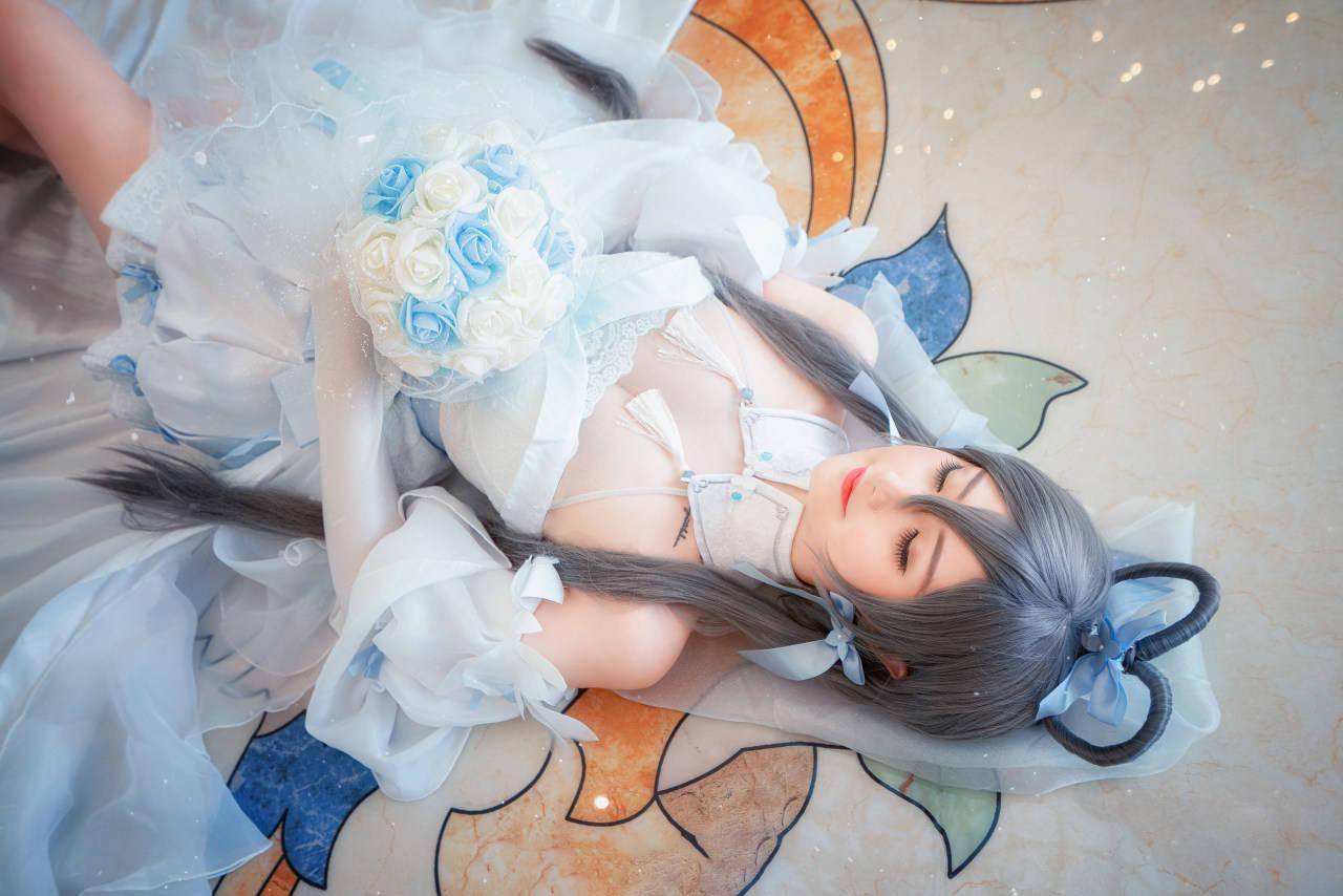 洛天依花嫁cosplay超可爱