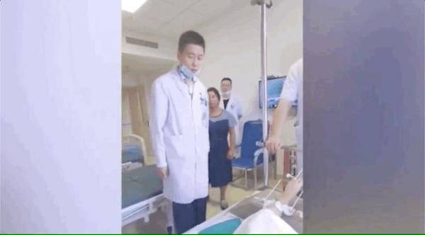 手术|医生病房发飙训哭16岁女孩，网友却纷纷点赞！