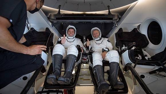 SpaceX|SpaceX载人飞船完成64天测试，两位宇航员成功返回地球