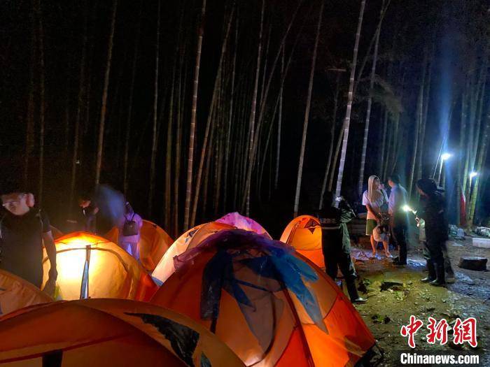 陈怡|台风夜大山峡谷3小时拉网搜寻 成功找寻劝退32名驴友