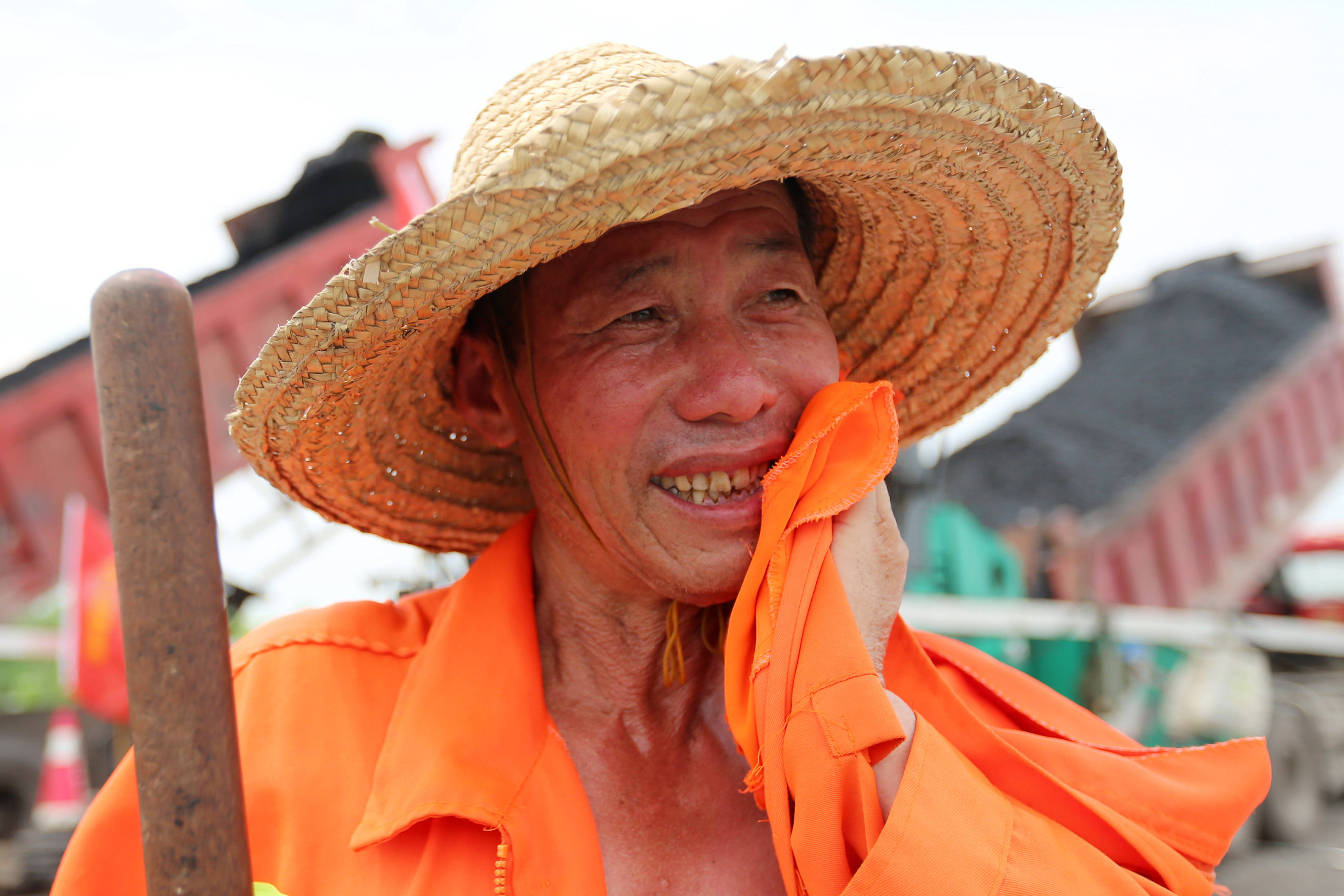 安徽|安徽淮北：修路工人坚守岗位施工忙