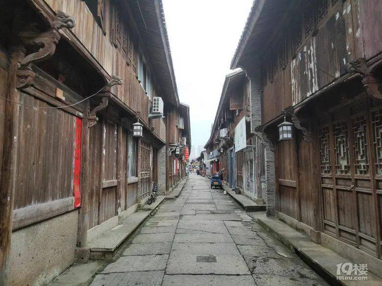 好久没有去路桥老街,以前的老街每逢集市日,人流摩肩接踵
