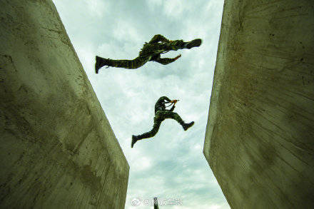 梁峰|兵哥的飞檐走壁，地球引力又解释不清楚了