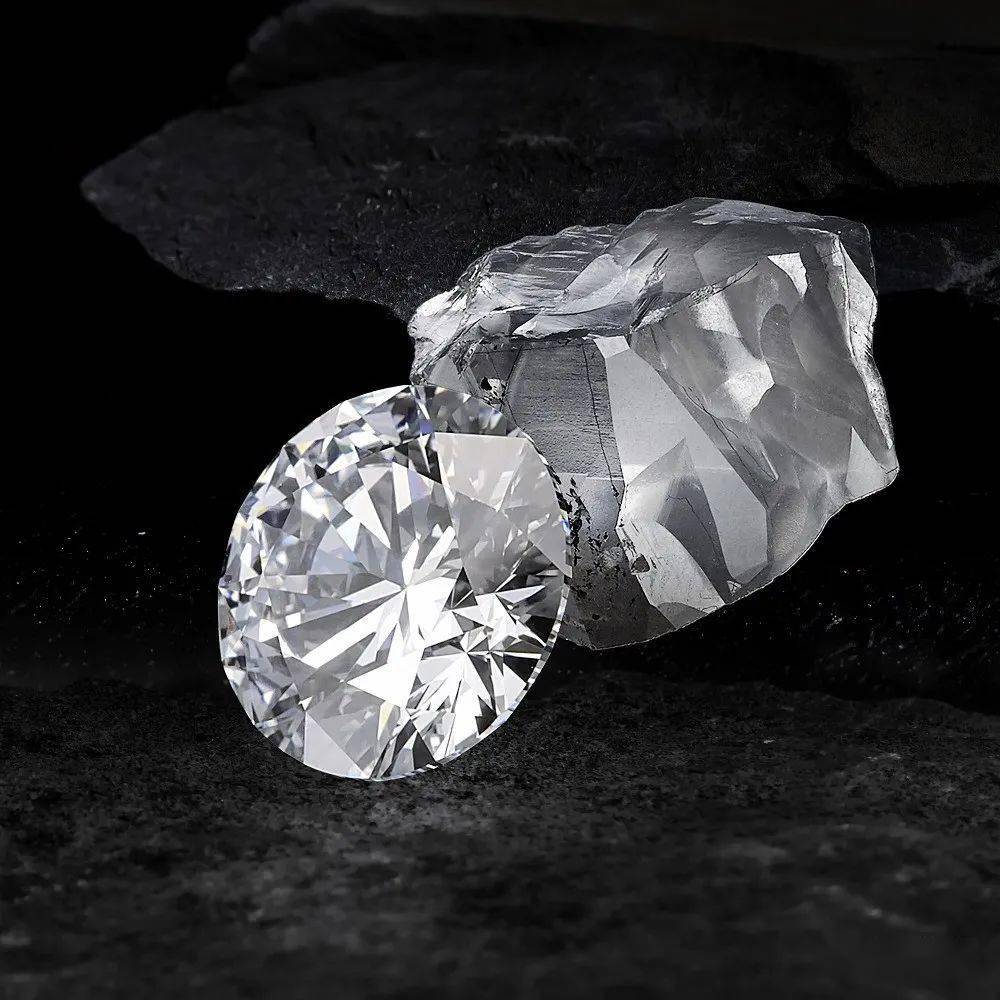 40克拉的钻石原石切割而成 达到 d 色,flawless 净度级别 由21.