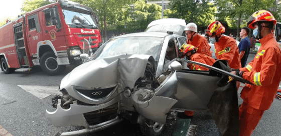 郑州辟谣网传“小乔地铁站附近车祸致8人死亡”