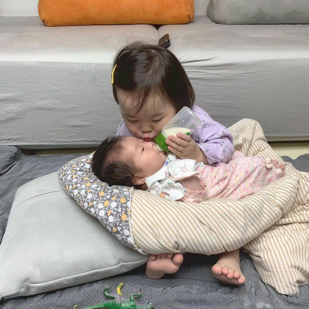 神态|4岁女孩活成“乡镇女老板”,13万网友惊叹:这神态,一般人模仿不来