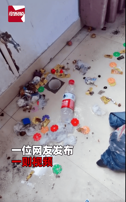 男子|台风过后男子家中下水道喷垃圾