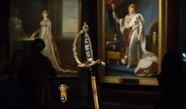 Nitot|刘亦菲公主造型美翻众人,头上王冠竟大有来头