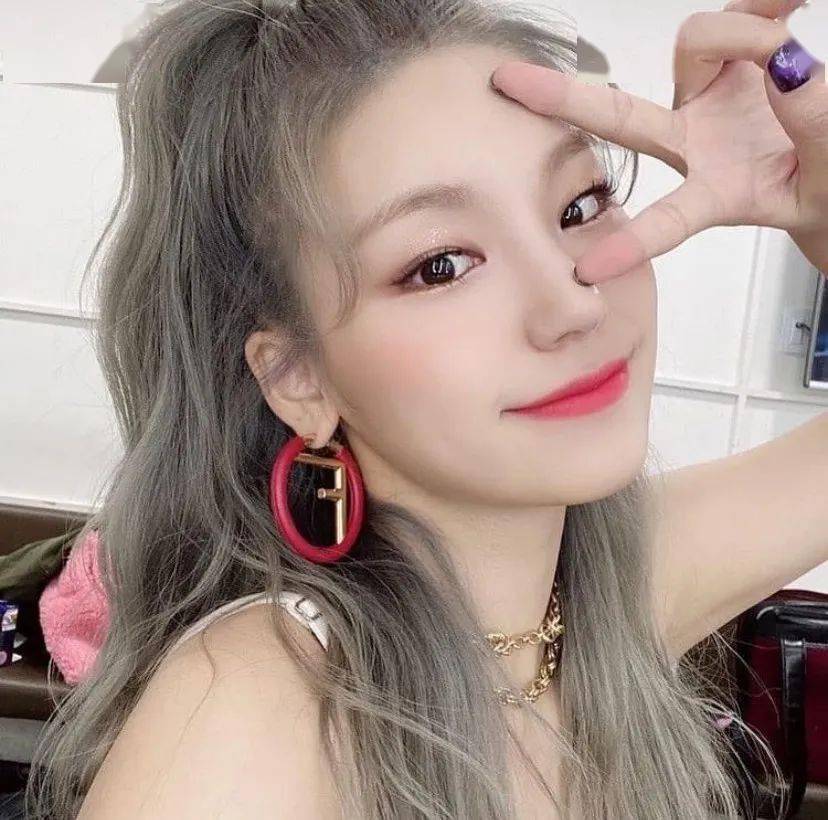 Liya|除了欧阳娜娜,这些00后都好会穿啊 !