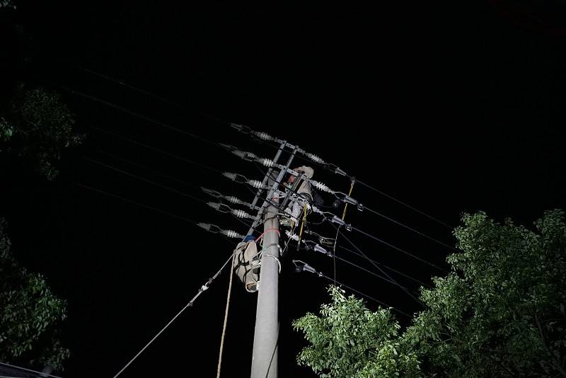 工人|图集｜迎战“黑格比” 电力工人抢修电网为市民送电