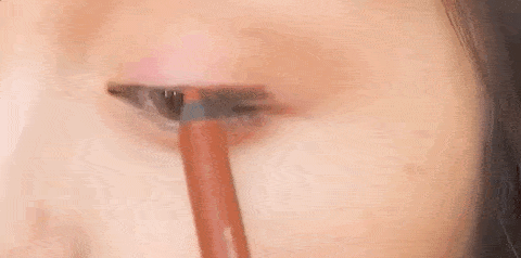 眉毛|关晓彤自认天生是臭脸？但不好惹的她却美到让我疯狂打电话！