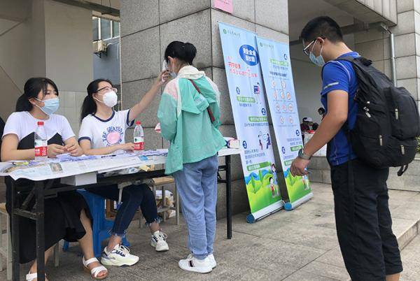 新生|多所高校秋季入学时间已定 ! 错时错峰 分期分批 还有一份“新生报到指南”请查收