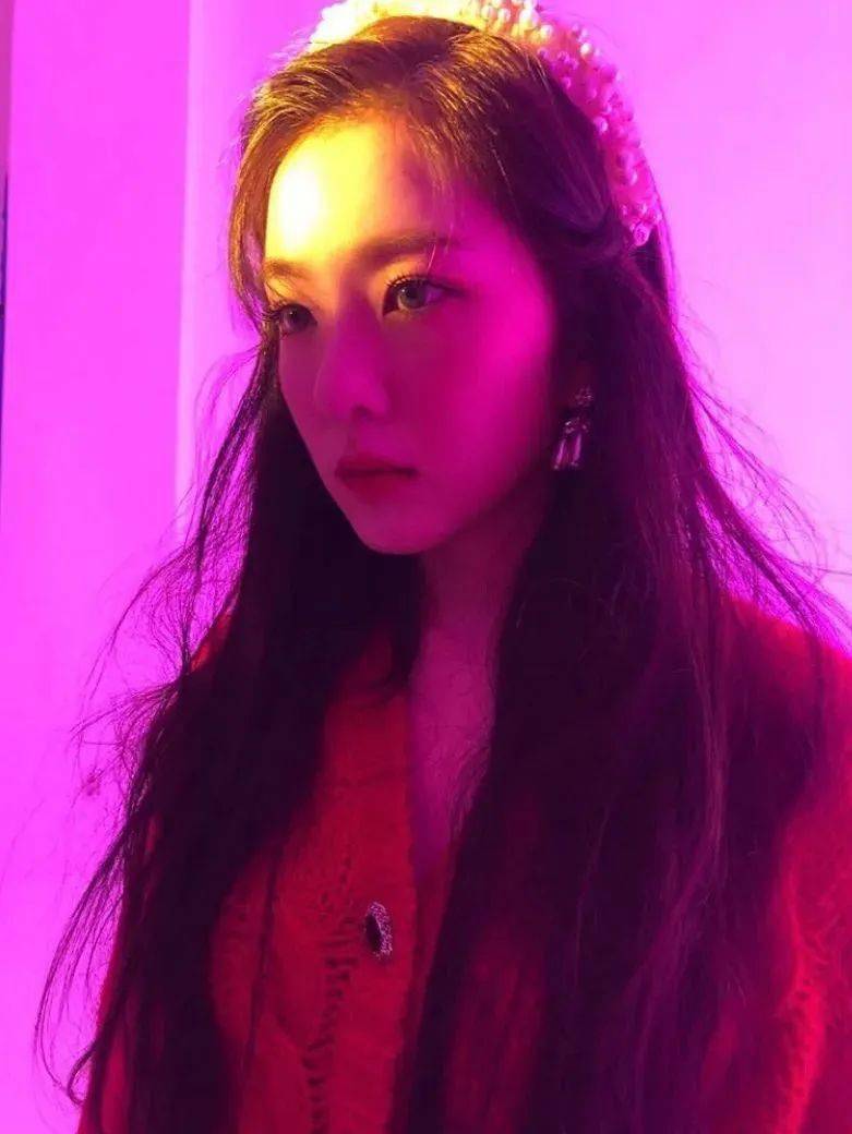 眼睛|还没掌握女团同款的“太阳花睫毛”？是时候看看Irene了！