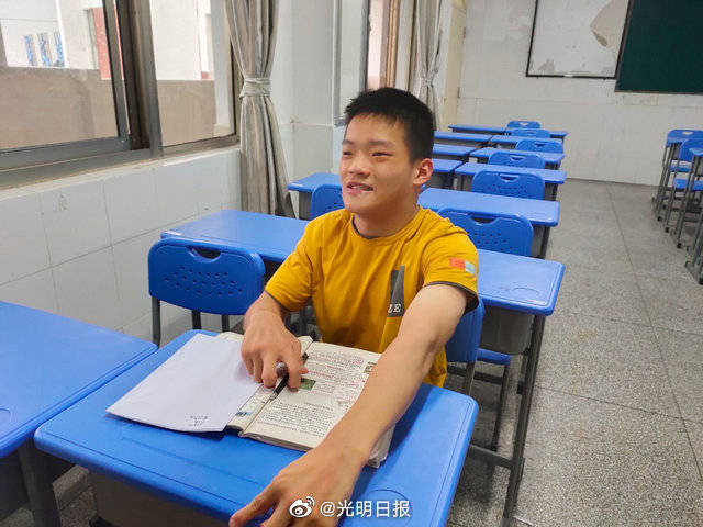 俊鹏|逆风飞翔的学霸姚俊鹏：“跑”出人生“加速度”