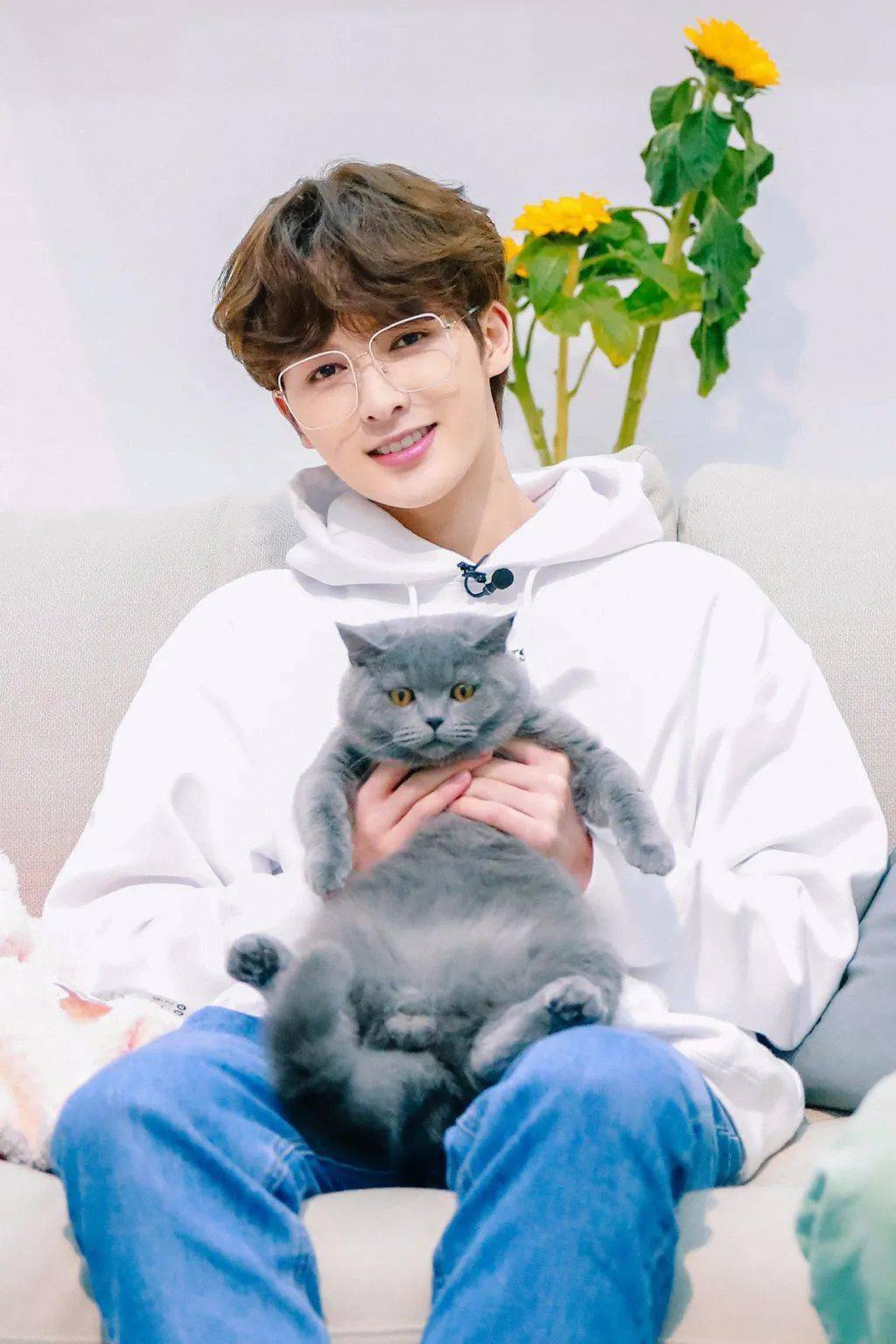 白宇新|榜妹热线 | 赵丽颖行程、刘亦菲《花木兰》、于朦胧进组、白宇新戏 、朱正廷活动