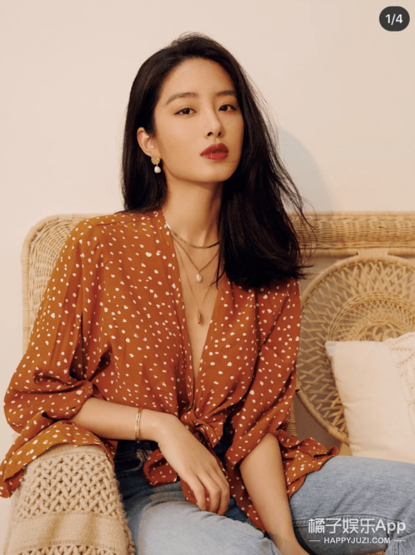 灵光|杨采钰放弃土味脱胎换骨,复古穿搭性感俏皮,迪士尼在逃公主吧?