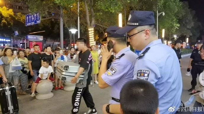 警方|突发！绵阳凯德广场突然被警方清场 排查后确认虚惊一场