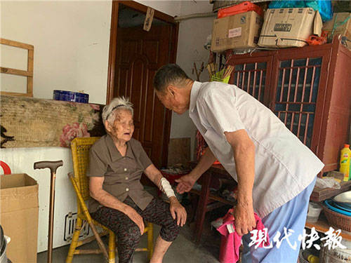 老伯|83岁弟弟探望93岁姐姐迷路：我给她送解暑饮料