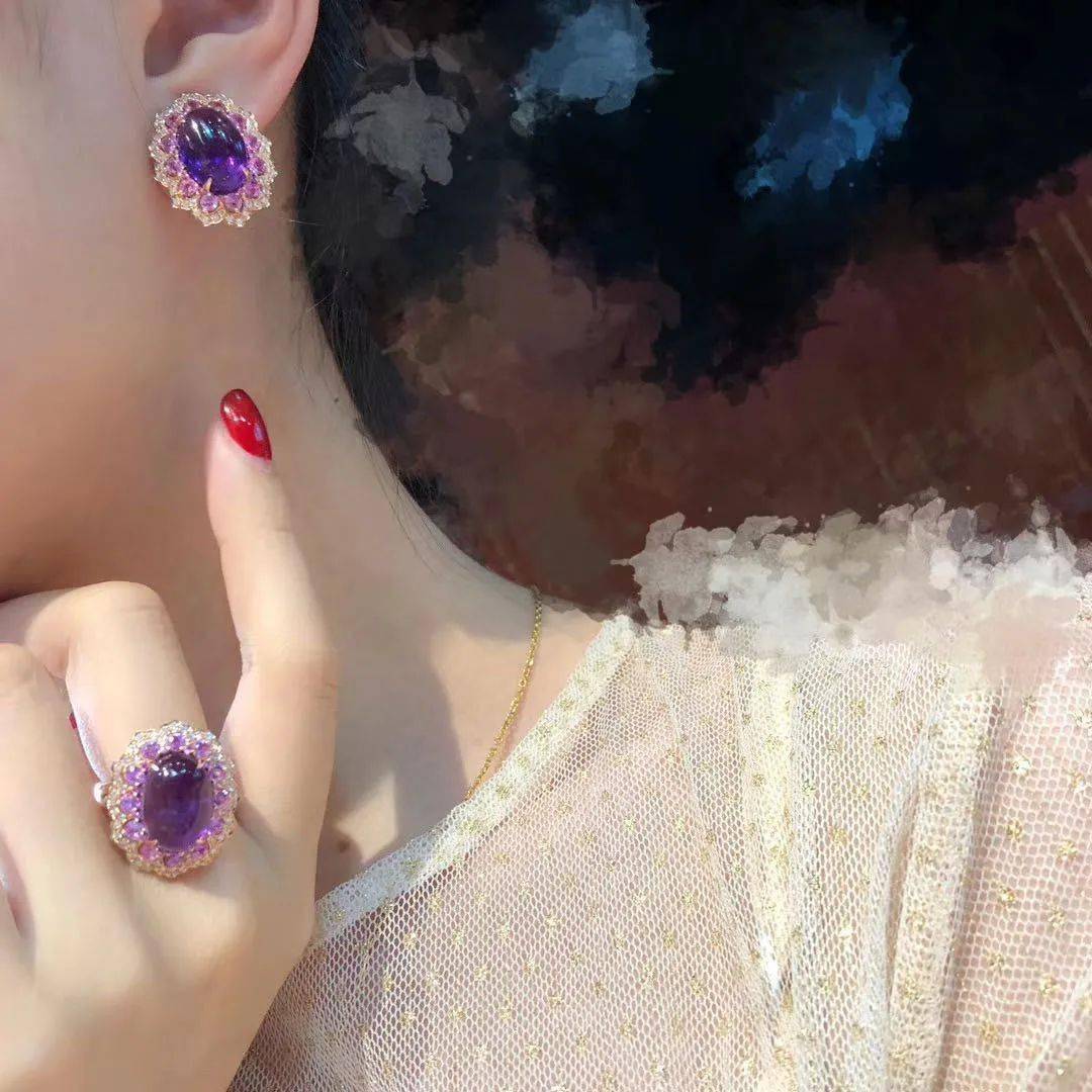 子和|布达拉宫用了多少吨金子和珠宝用来装饰呢？说出来你都不敢相信